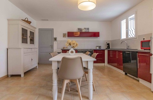 Saint-Didier Villa | Stunning private villa for 6 people with WIFI, private pool, A/C, TV and patio