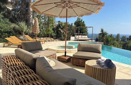 Bandol Villa | STUNNING VIEW OF BANDOL BAY—VILLA 24 BAIE