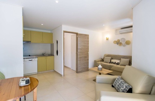 Tarcu House | Stunning villa for 6 people with WIFI, A/C, pool, TV and terrace