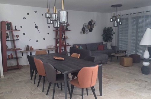 Tavel House | Stunning Villa with All the Comforts (1–9 People)