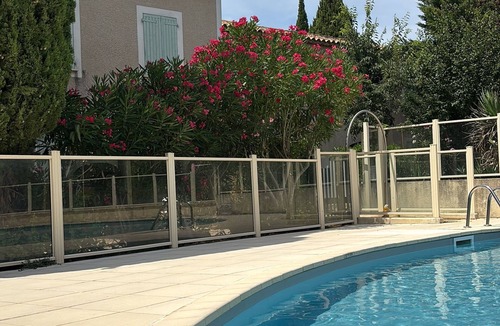 Sainte-Cecile-les-Vignes House | Stylish villa with 4 beds and pool access.