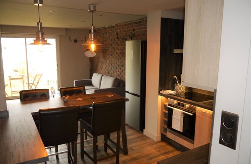 Le Cannet Apartment | Stylish T3 apartment with two balconies and view, top floor