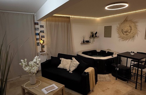 Aubagne Apartment | Suite du garlaban jaccuzi