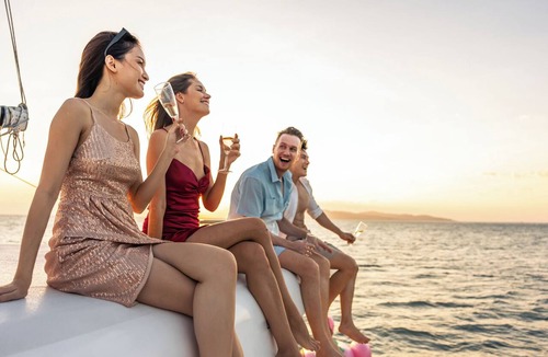 Les Riaux Boat Rental | Sun-Kissed Sailing Adventure to Viejo Puerto
