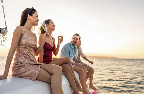 Les Riaux Boat Rental | Sun-Kissed Sailing Adventure to Viejo Puerto