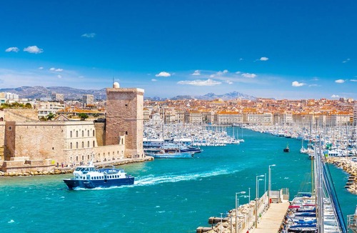 7th Arrondissement Boat Rental | Sun-Kissed Sailing Adventure to Viejo Puerto