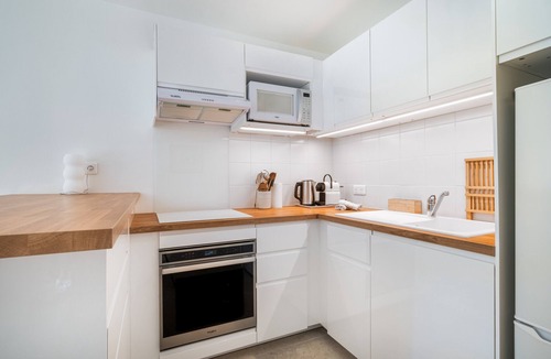 Boulouris-sur-Mer Apartment | Sunny Break – Cozy Retreat Steps from the Sea
