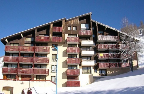 Isola Apartment | Sunny Studio in Isola: Ski-In Access, WiFi, Near Center