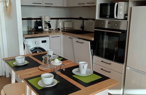 La Croix des Gardes Apartment | Superb 2/3-room apartment with terrace and pool. View of boats and islands.
