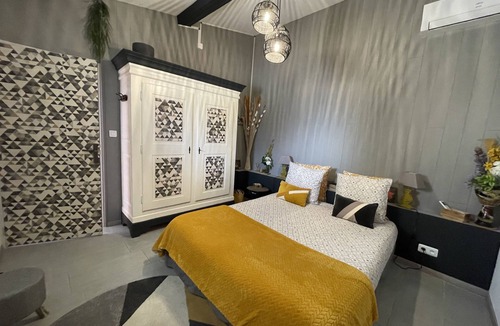 Orgon House | Superb Gîte with private pool and jacuzzi