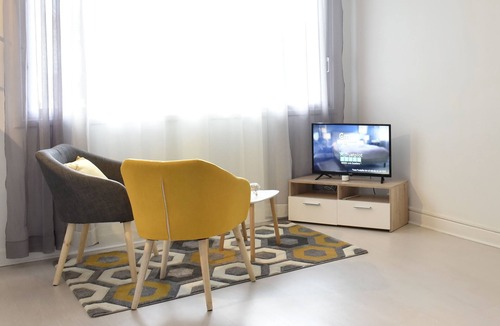 Brive-la-Gaillarde Apartment | SUPERB STUDIO WITH PRIVATE PARKING DOWNTOWN