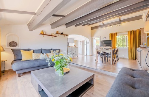 Le Lavandou Villa | SUPERB "TOP OF VILLA" APARTMENT, PANORAMIC SEA VIEW, SWIMMING POOL