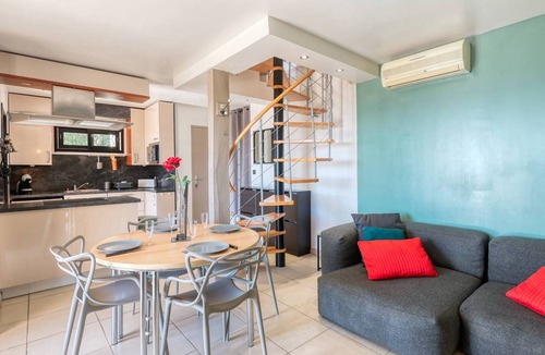 Le Lavandou Villa | Superb villa with sea view, air conditioning, close to beach, parking, pets allowed
