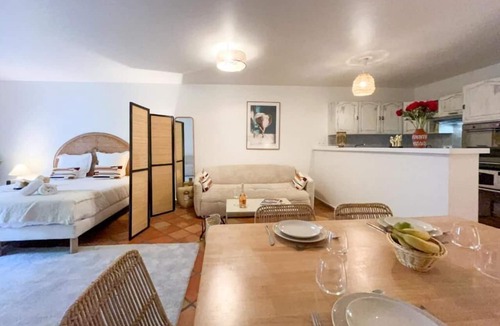 Saint-Tropez City Centre Apartment | Superbe appartement place des lices