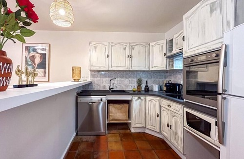 Saint-Tropez City Centre Apartment | Superbe appartement place des lices