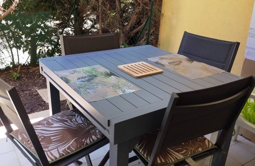Boulouris-sur-Mer Apartment | T2 DRC super condition, beach 300 m'and mountain 3 km.fenced terrace not overlooked