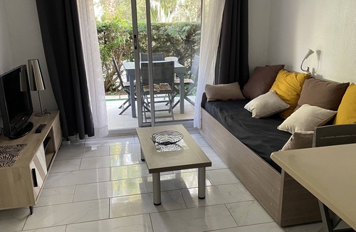 Boulouris-sur-Mer Apartment | T2 DRC super condition, beach 300 m'and mountain 3 km.fenced terrace not overlooked