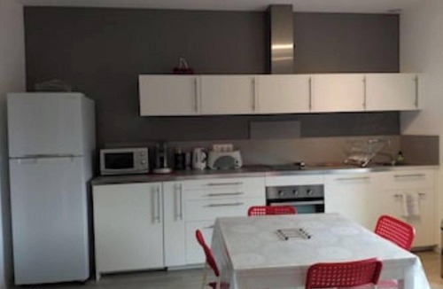 Gemenos Apartment | T2 les Cigales Tout Équipé au 1er Étage, Gite LES Cigales