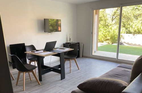 Carqueiranne House | T2 REZ DE Jardin Dans Villa - 4 Personnes