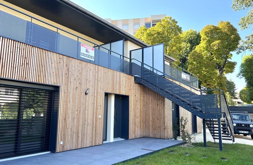 Saint-Genis-Laval Apartment | T2 Saint-genis-laval Terrasse et Jardin Privatifs