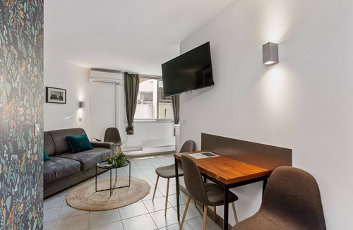 Montpellier City-Centre Apartment | T2 vue cour-Apartment-Superior-Courtyard view-Ensuite with Bath