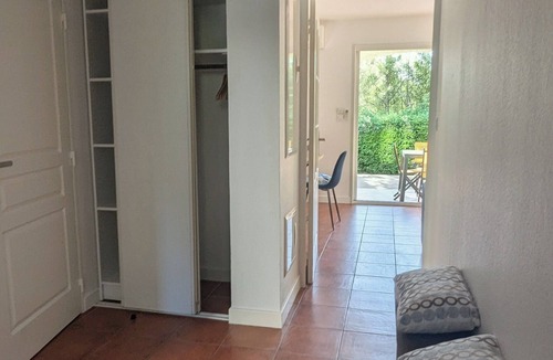 Sainte-Cecile-les-Vignes Apartment | T2 with air conditioning, pool and terrace in Provence. Near Mont Ventoux