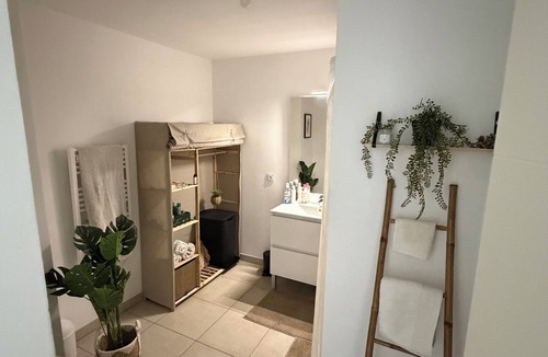 Castelnau-le-Lez Apartment | T2 with Balcony & Parking | 12 min from Centre