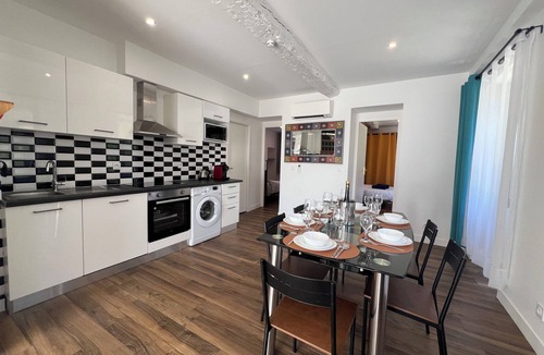 La Trinite Apartment | T3 air-conditioned 6 pers. with terrace, jacuzzi & parking - near Nice & Monaco
