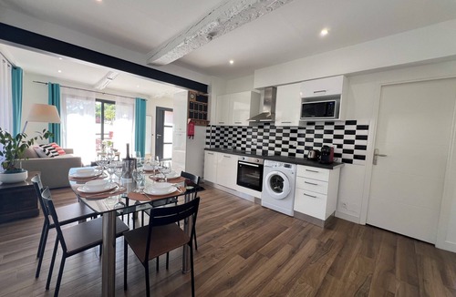 La Trinite Apartment | T3 air-conditioned 6 pers. with terrace, jacuzzi & parking - near Nice & Monaco