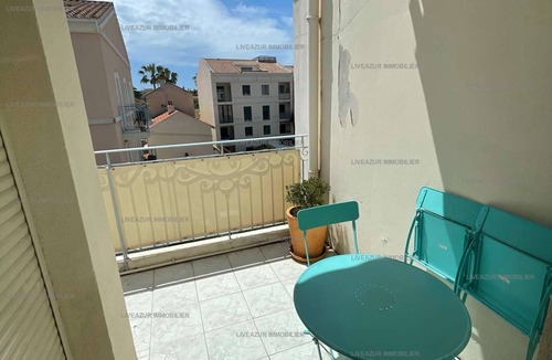 Sanary-sur-Mer Apartment | T3 apartment in the city center, port shops and beach on foot for 4