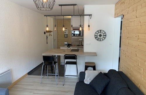 Correncon-en-Vercors Apartment | T3 with 2 bedrooms, large balcony in a quiet area, renovated and well-equipped