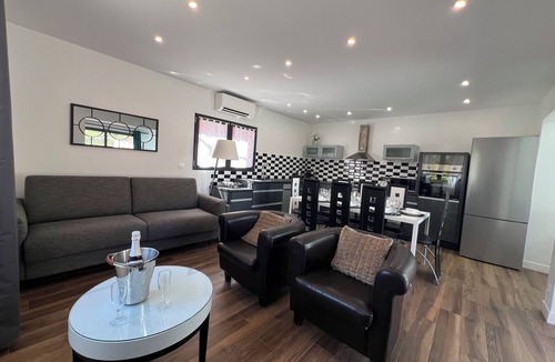 La Trinite House | T4 air-conditioned duplex with terrace, jacuzzi & parking - near Nice & Monaco
