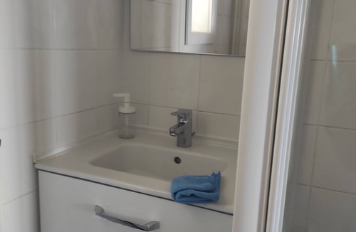Parilly Apartment | T4, Crossing, 3bed, quiet, Metro D'parking 7/7. Secure residence.