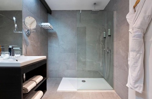 Pont Royal Apartment | Terrasse privée avec vue | Piscine & spa sur place