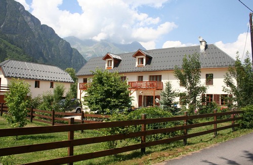 Le Bourg-d'Oisans House | The Barn, Ferme Noemie, Cycle/Ski. Large property, lovely location