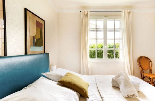 Robion House | The Blue Jeans Bedroom in House of Art and Nature