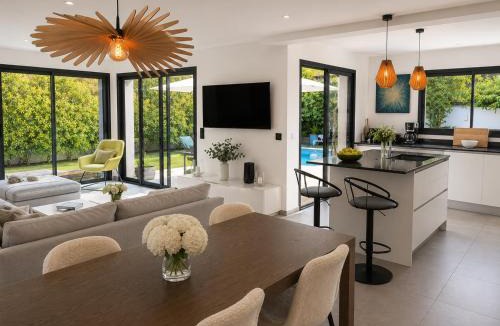 Valbonne Villa | The Cube - Contemporary Family Villa with Pool & Garden in Valbonne