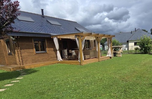 Saint-Andre-des-Eaux Ski Chalet | The Hambout Wooden Cabin: a unique cabin, a haven of tranquility