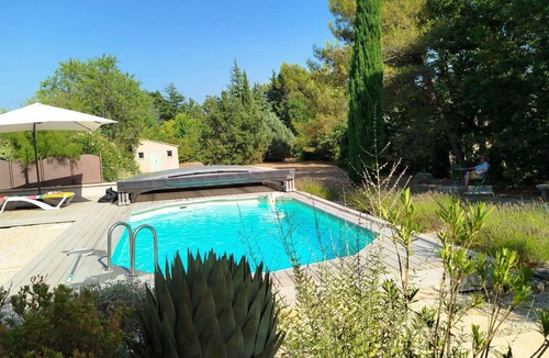 Lacoste House | The House Across the Street: A Provençal villa with a pool and air conditioning in Lacoste.