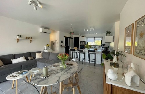 Cadenet House | The house of happiness