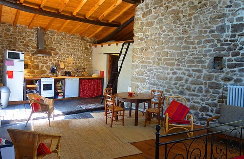 Laboule Apartment | The rugged mountains of the Ardèche, a cottage in an old barn, with air conditioning!