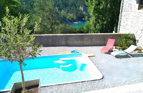 Monestier-d'Ambel House | Tiny Home 'Gîte La Roulotte du Mas du Lac' with Lake View, Shared Pool and Wi-Fi