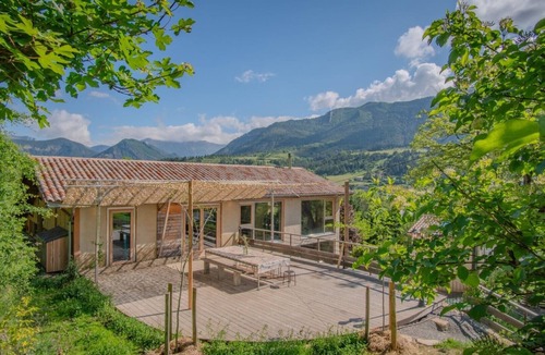 Die Villa | To the Rhythm of Diois – Two Independent Gîtes for up to 20 Guests Facing the Vercors