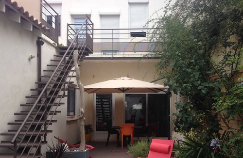 Quartier Administrations House | Townhouse in contemporary decor with beautiful exteriors, downtown