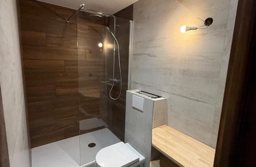 Montgenevre Ski Chalet | Très spacieux chalet rénové été 2026 - 14 personnes coeur de village 150 m des pistes -