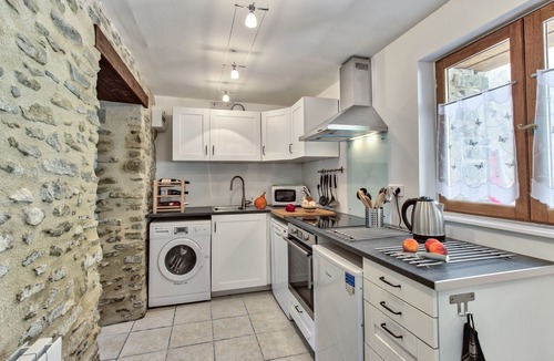 Pont-de-Barret Apartment | Traditional stonebuilt ProvencaleMas, gite apartment. Large swimming pool M