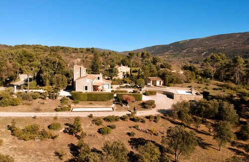 Menerbes House | Traditional stone house with pool and garden between Lacoste and Menerbes