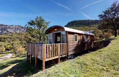 Aiguines Cabin | Travel trailer with a view of nature - 20.40 m² - 2 bedrooms (2 adults + 2 children under 12) - Air conditioning - Sleeps 4