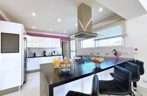 Chateauneuf-Grasse Villa | Unforgettable Holidays: Villa With Swimming Pool, Hammam and Gym