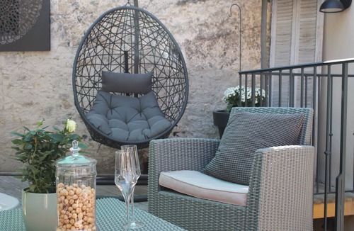 Lourmarin House | Unique loft-style apartment with a terrace and spa